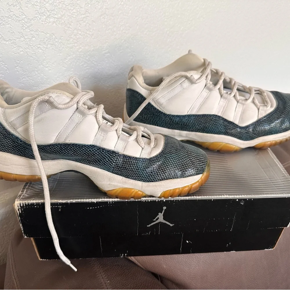 Air Jordan 11 Retro Low Navy Snakeskin 2001